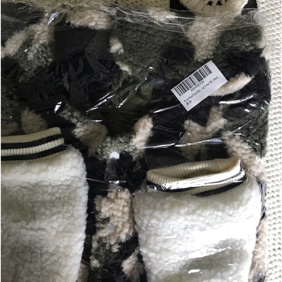 NWT Dog Army Fatigue Letterman Style Fleece Feel Winter Coat Hooded - Picture 10 of 12